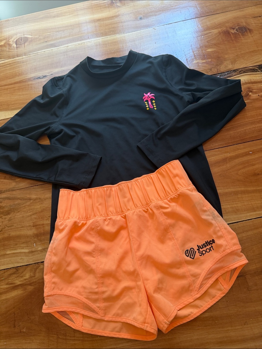Cat and Jack Girls Swim Set, Size 8/10, Like New, Rash Guard and Shorts 🧡🖤